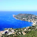I Delfini Aparthotel 3*